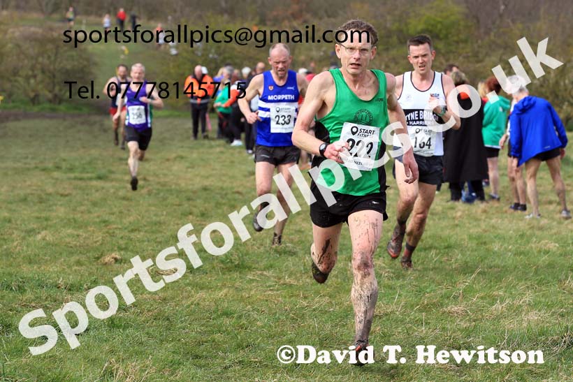 Men 35 to 60 in the 2023 BMAF Cross Country Champs., Wallsend. Photo: David T. Hewitson/Sports for All Pics